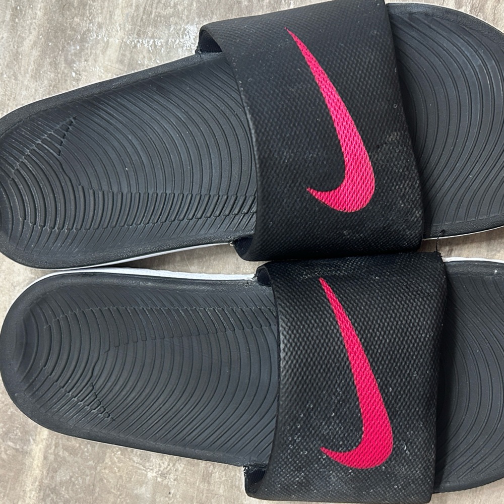 Nike Black Slides with Pink Swoosh - Picture 3 of 6